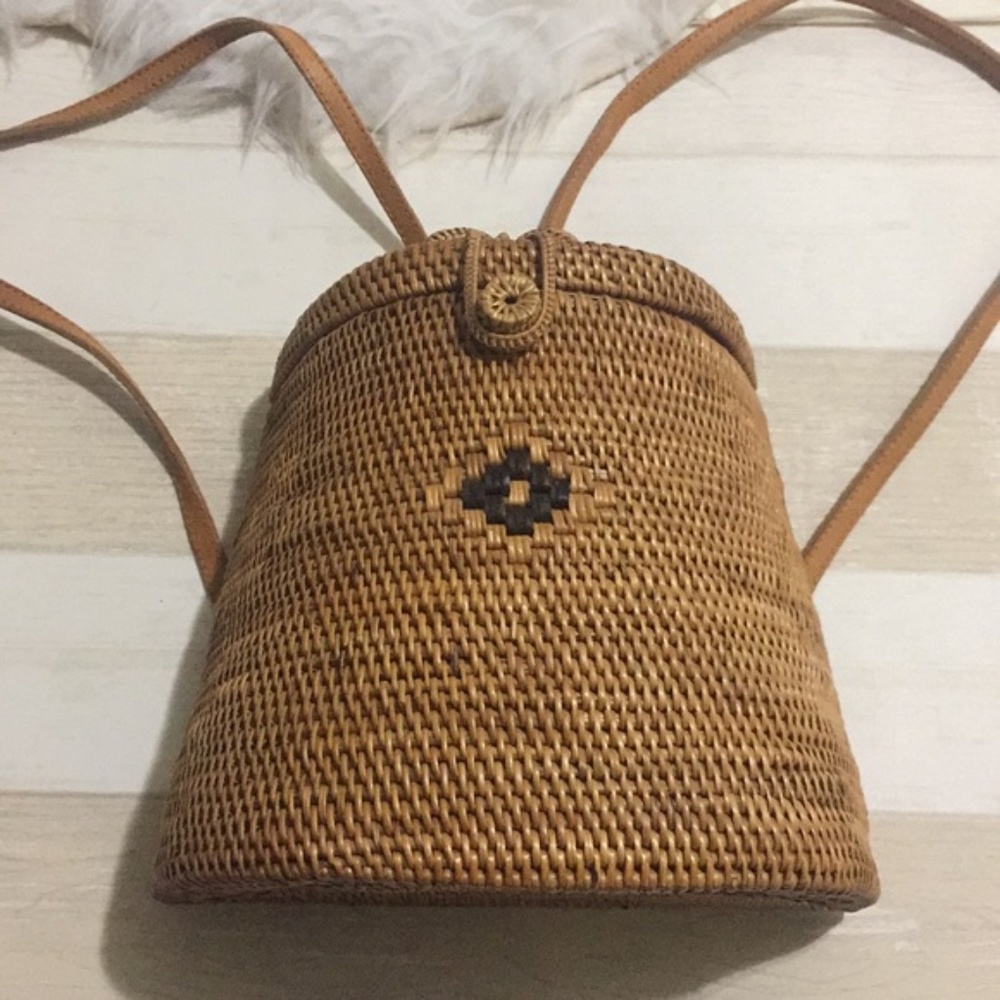 Bali straw wicker handmade rattan backpack - Picture 2 of 6